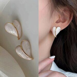 🍏50% OFF/3+...Enamel Heart Stud Earrings (Ivory)